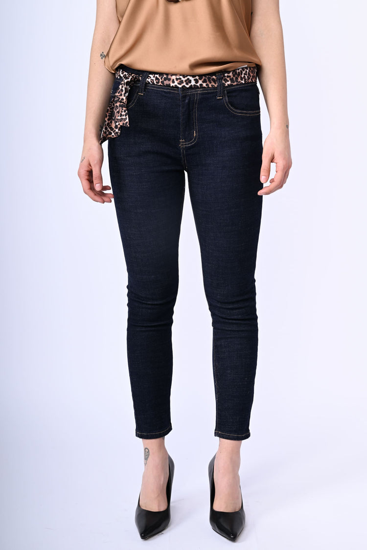 Jeans con fascia in vita animalier