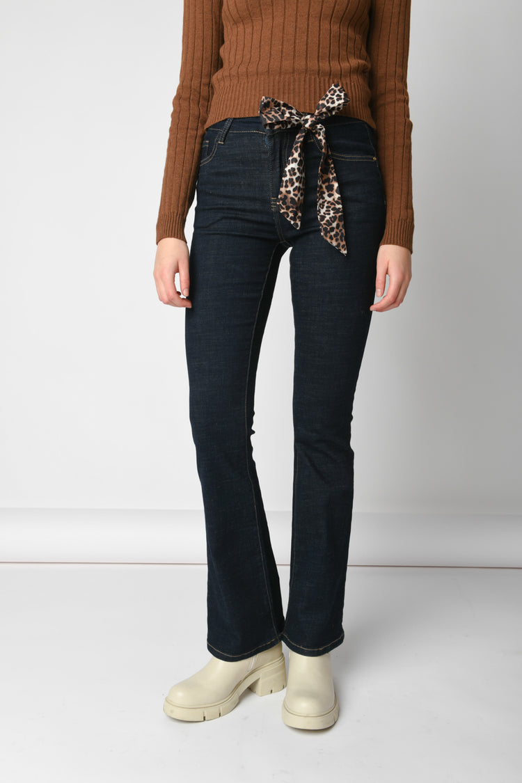 Jeans svasati con foulard
