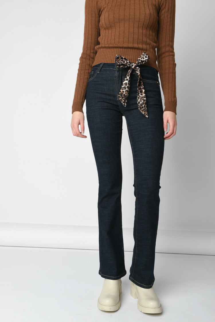 Jeans svasati con foulard