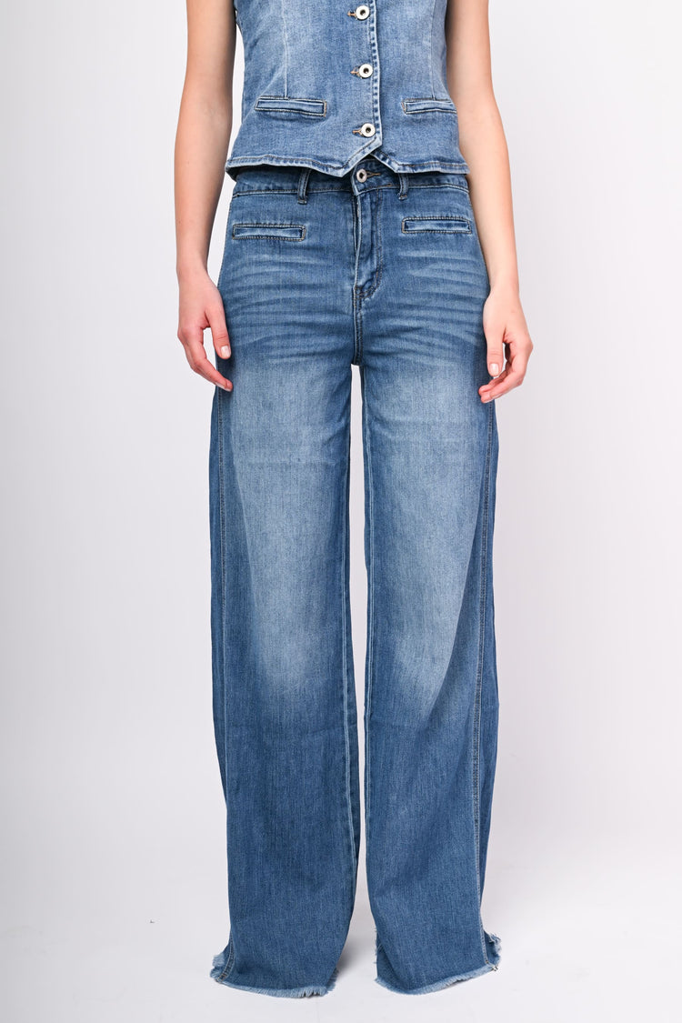 Jeans palazzo con orlo sfrangiato