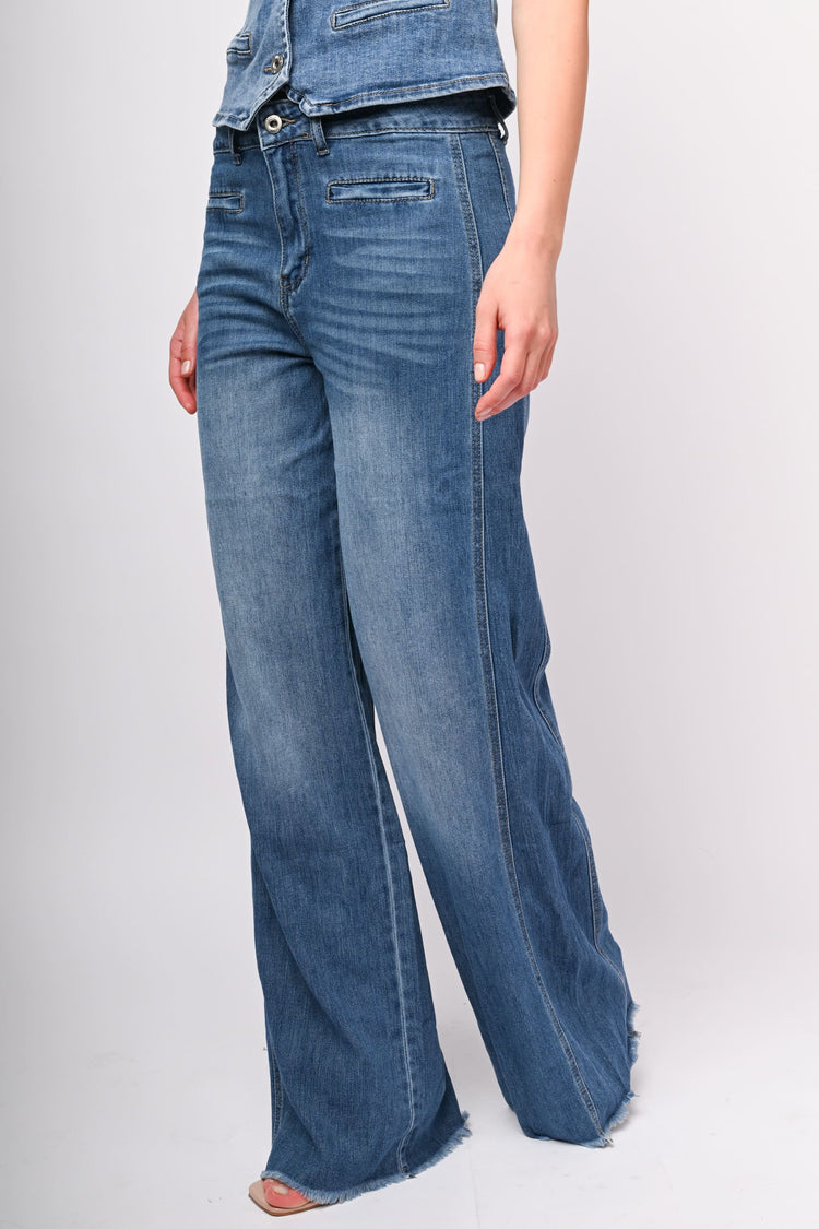 Jeans palazzo con orlo sfrangiato