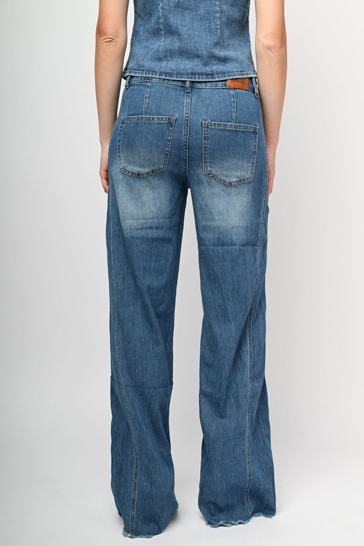 Jeans palazzo con orlo sfrangiato