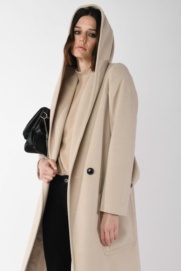 Cappotto con cappuccio e cintura