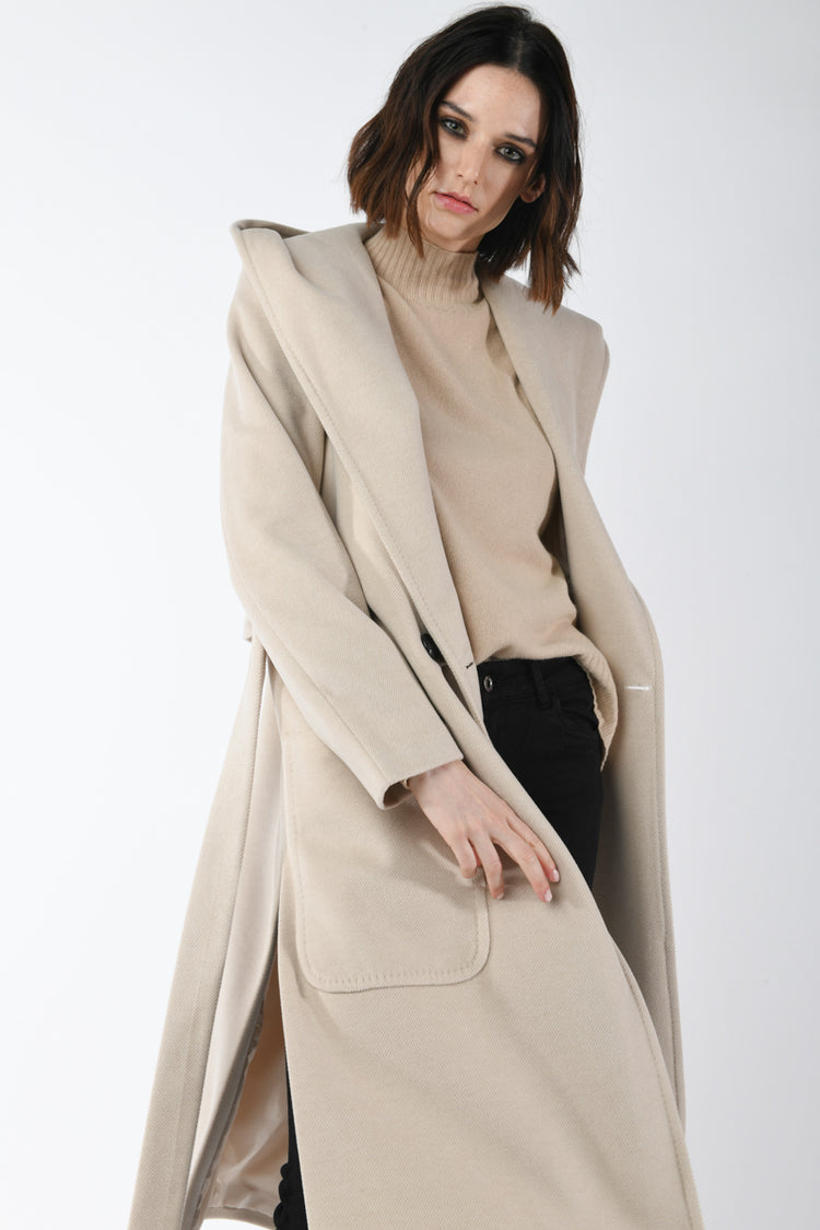 Cappotto con cappuccio e cintura