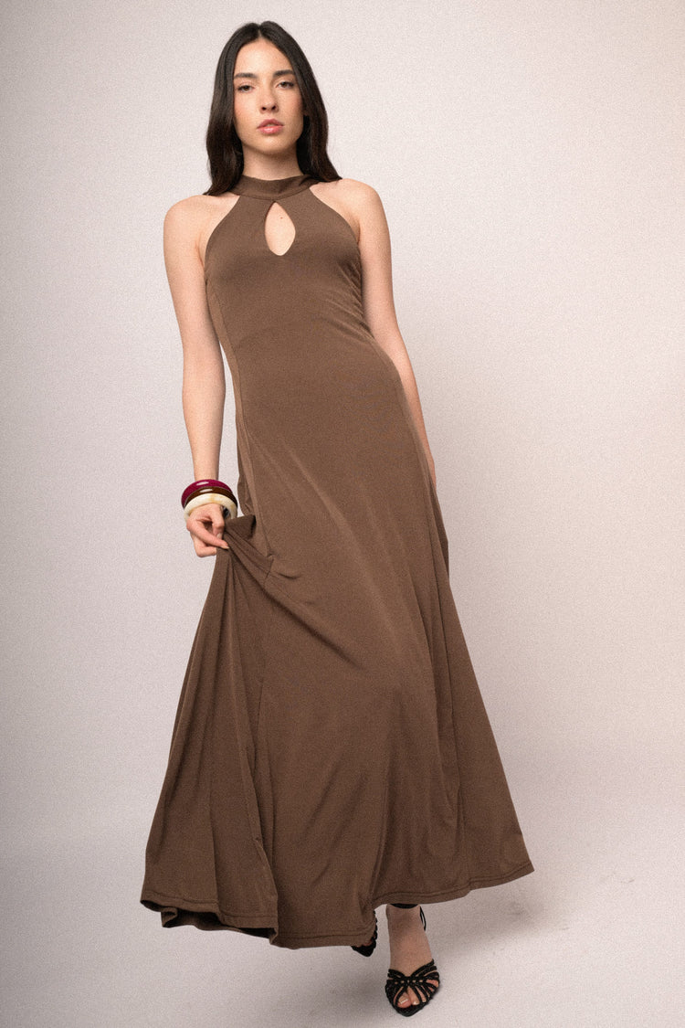 Abito lungo halter cioccolato con cut-out