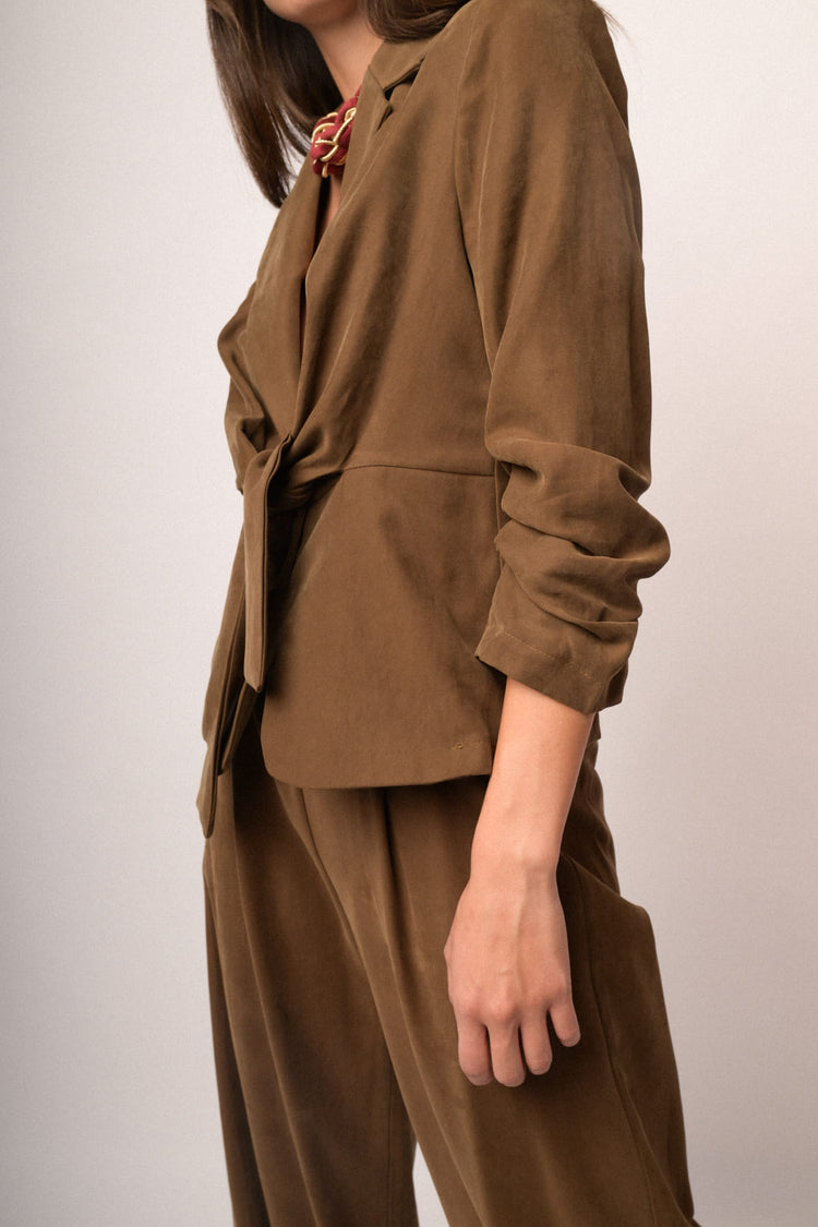 Blazer in viscosa cammello con lacci da annodare