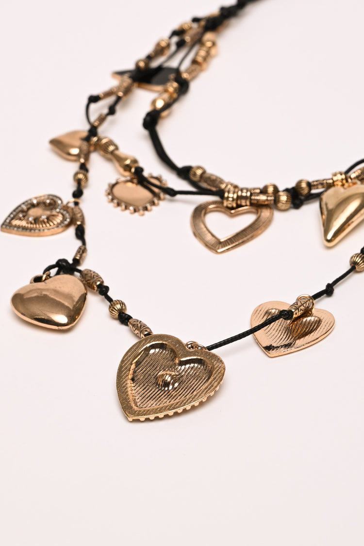 Collana a tre fili con pendenti a cuore