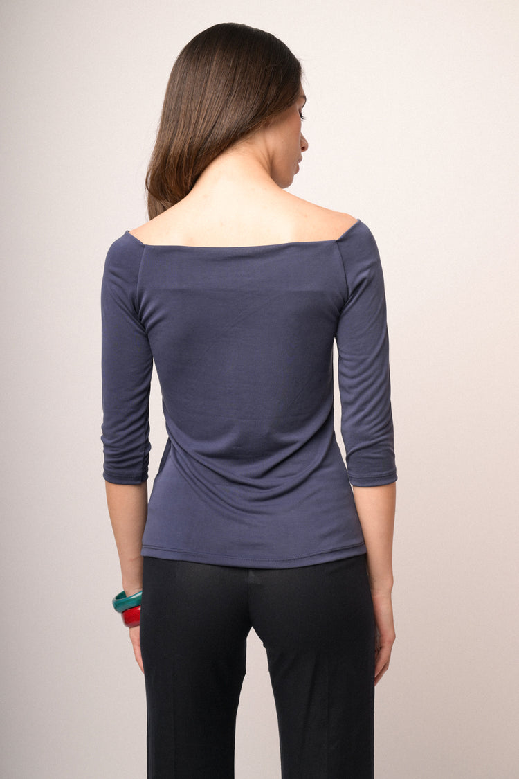 T-shirt in modal blu con spalle scoperte