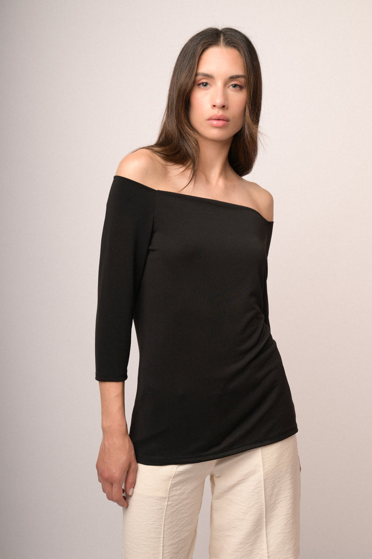 T-shirt in modal nero con spalle scoperte