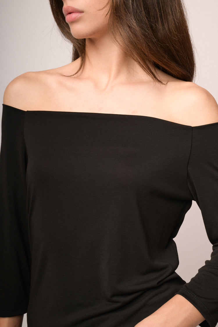 T-shirt in modal nero con spalle scoperte