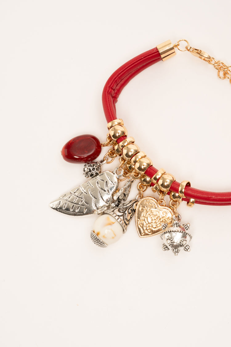 Bracciale rosso con ciondoli multicolor