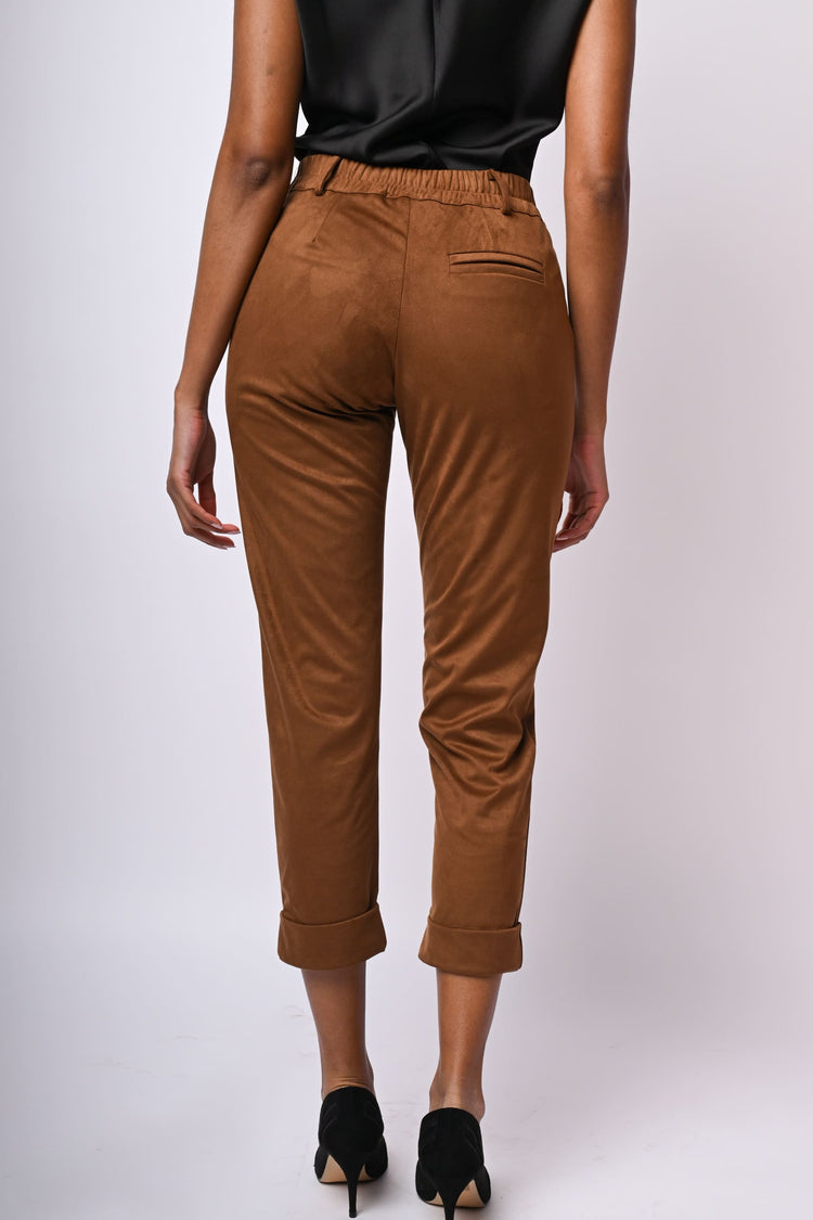Pantaloni in faux suede con risvolto