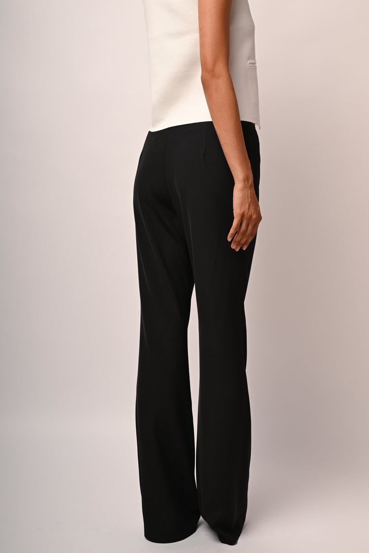 Pantaloni a gamba svasata