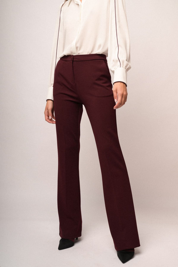 Pantaloni bordeaux a gamba svasata