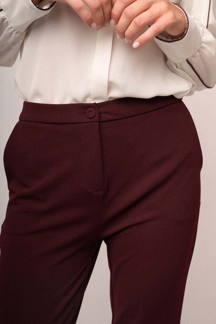 Pantaloni bordeaux a gamba svasata