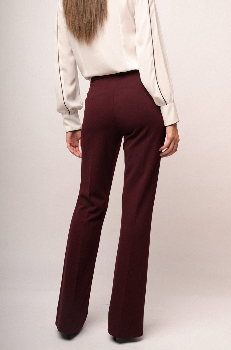 Pantaloni bordeaux a gamba svasata