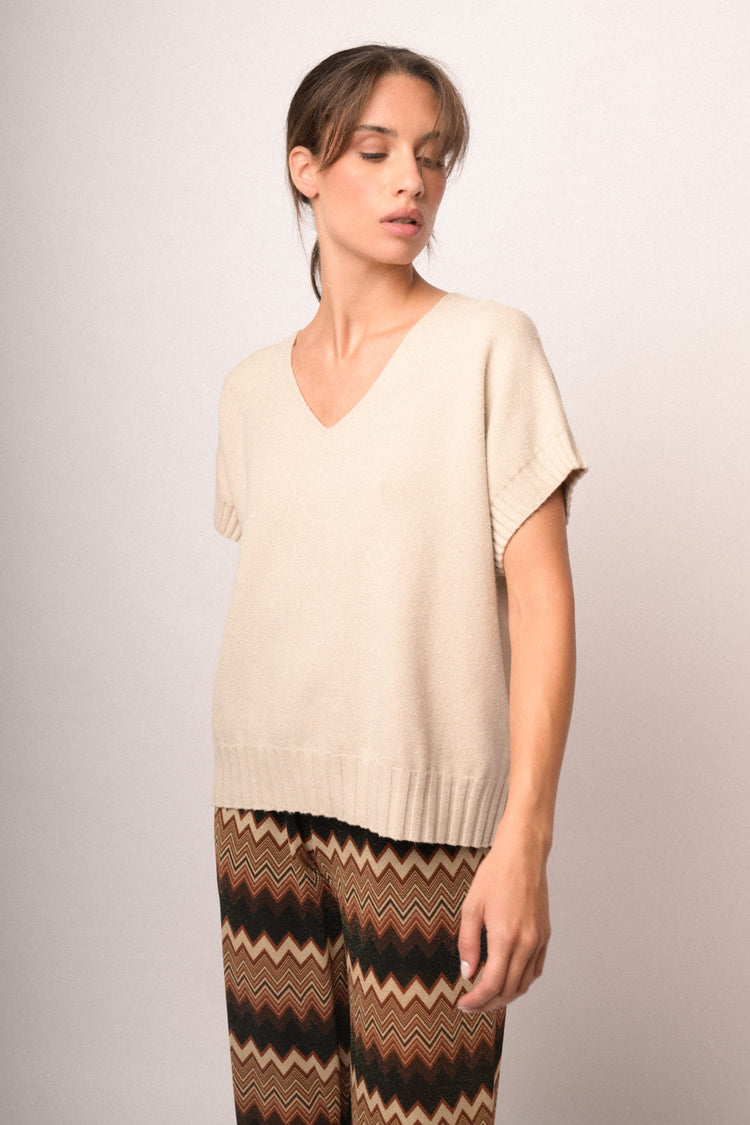 Pull a mezze maniche con scollo a V beige