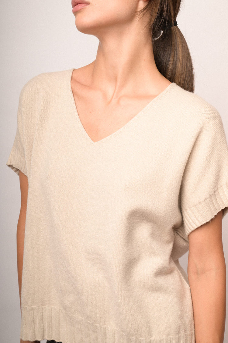 Pull a mezze maniche con scollo a V beige
