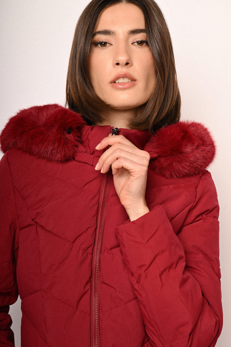 Piumino in nylon trapuntato con cappuccio in faux fur