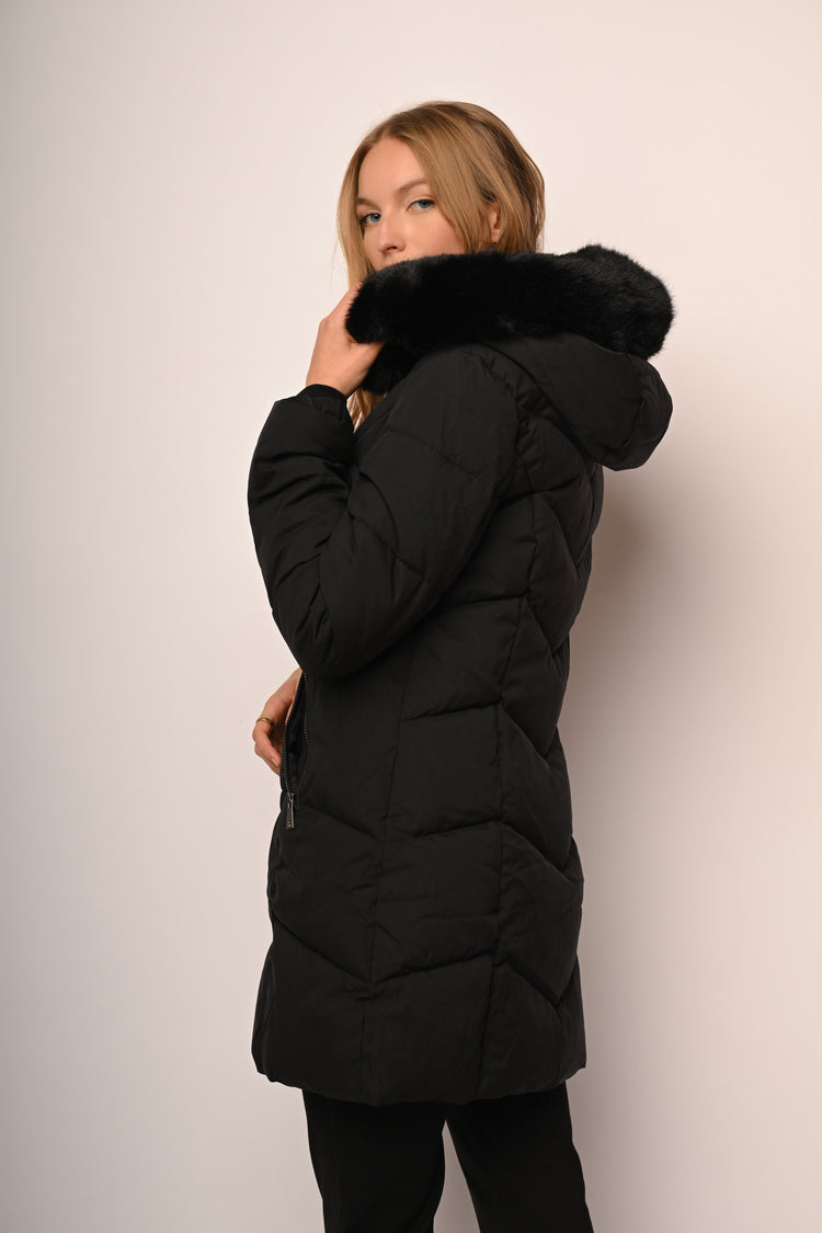 Piumino in nylon trapuntato con cappuccio in faux fur