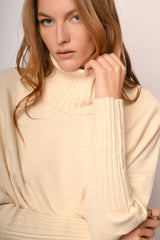 Dolcevita oversize con maniche a pipistrello