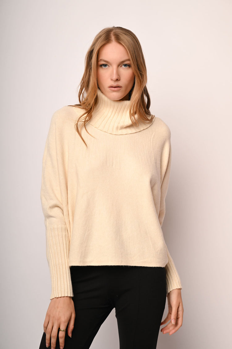 Dolcevita oversize con maniche a pipistrello
