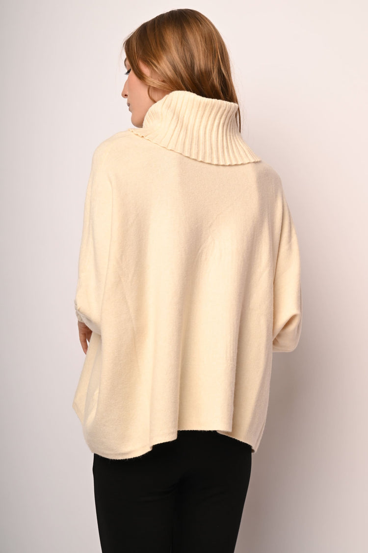 Dolcevita oversize con maniche a pipistrello