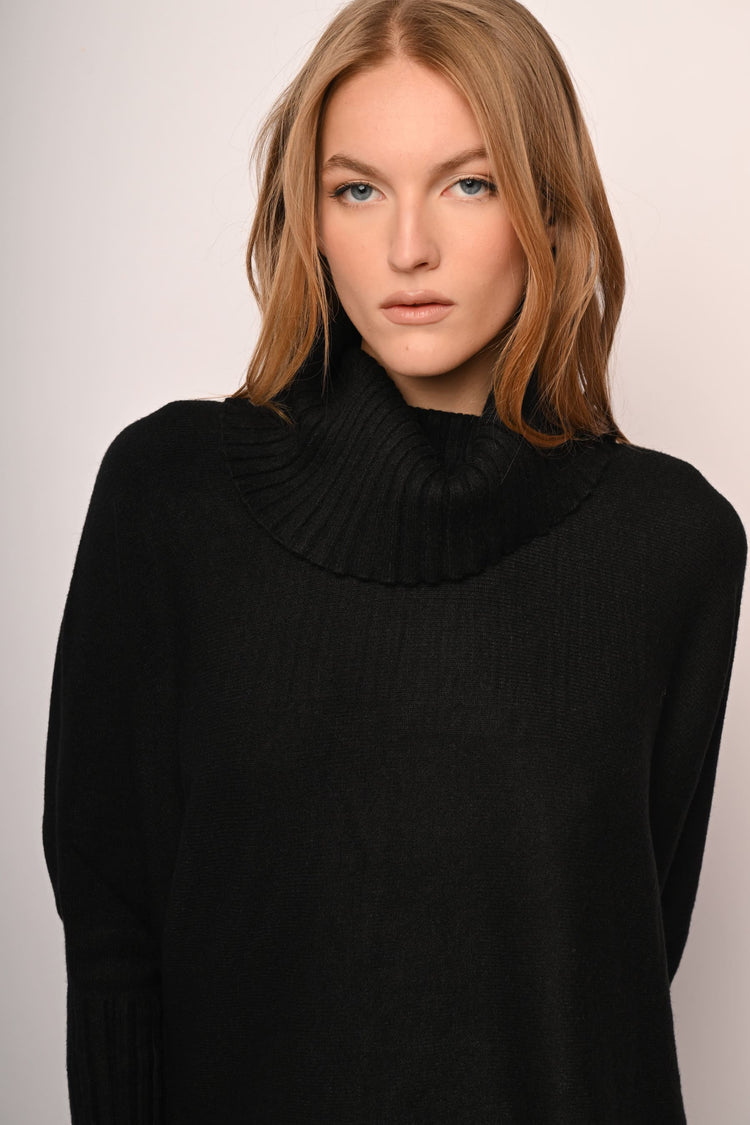 Dolcevita oversize con maniche a pipistrello