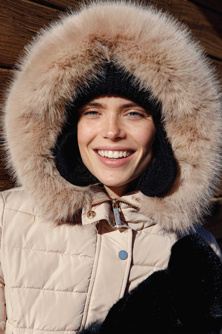 Piumino corto con cappuccio bordato in faux fur