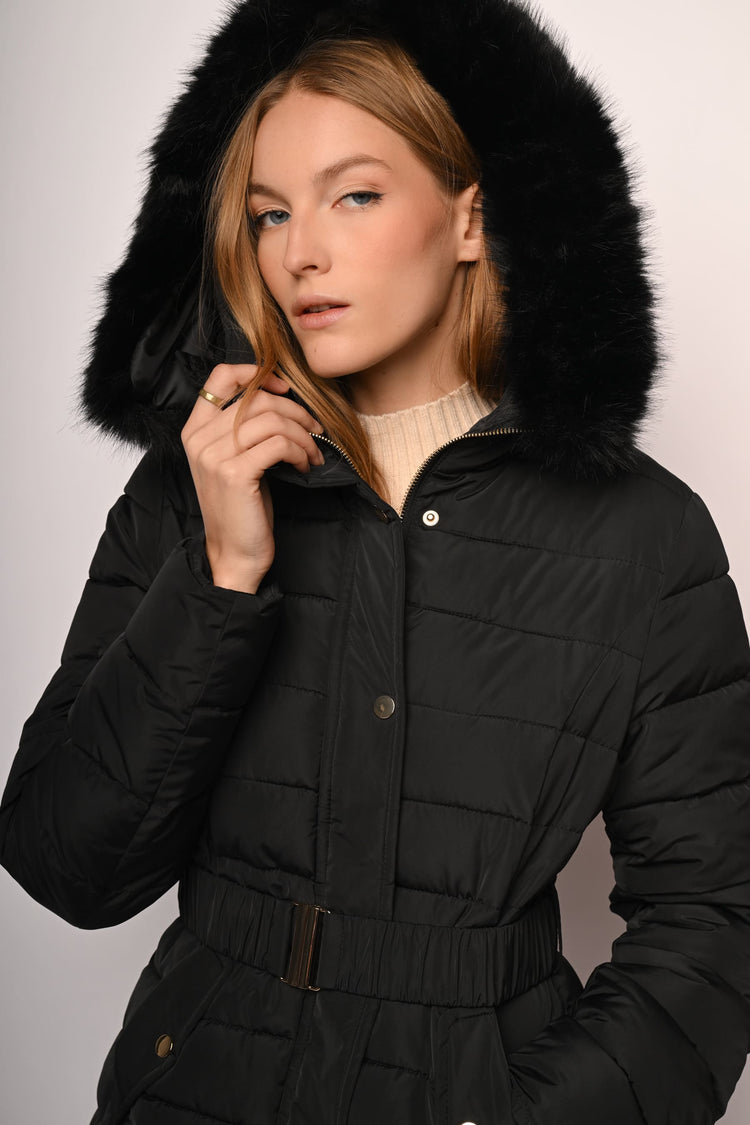 Piumino corto con cappuccio bordato in faux fur