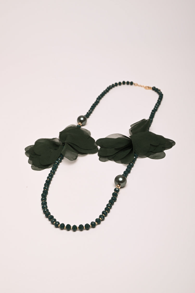 Collana con perline e fiori 3D