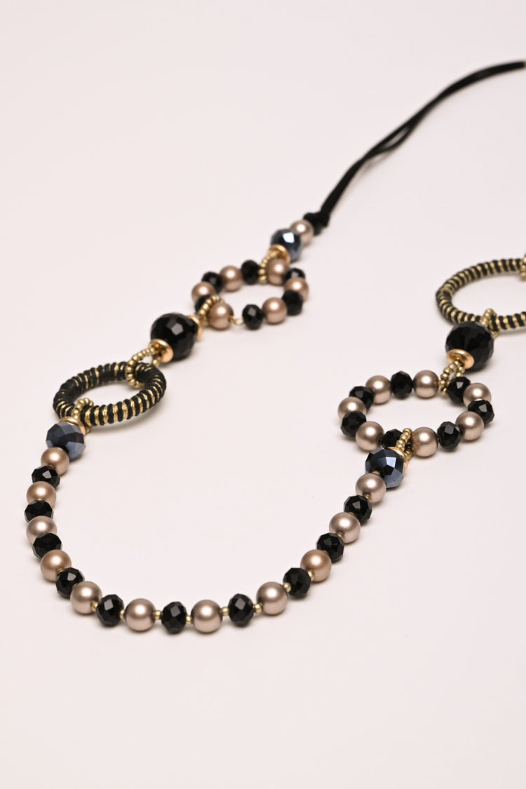 Collana con perline e cerchi