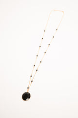 Collana con pendente rotondo nero