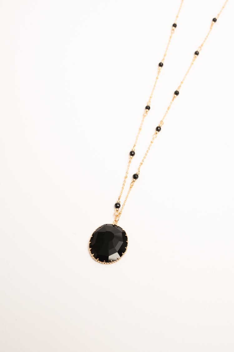 Collana con pendente rotondo nero