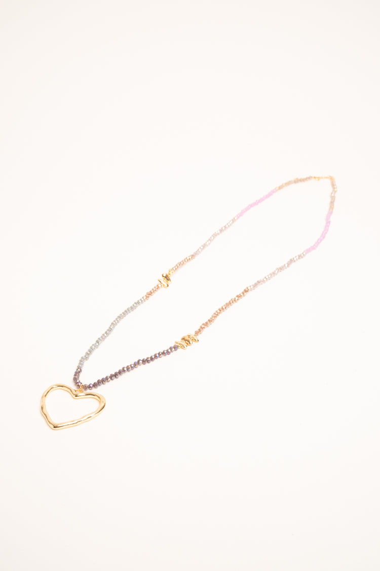 Collana con perline multicolor e pendente a cuore