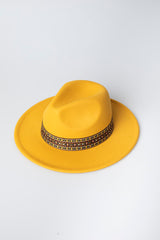 Cappello con cinturino etnico