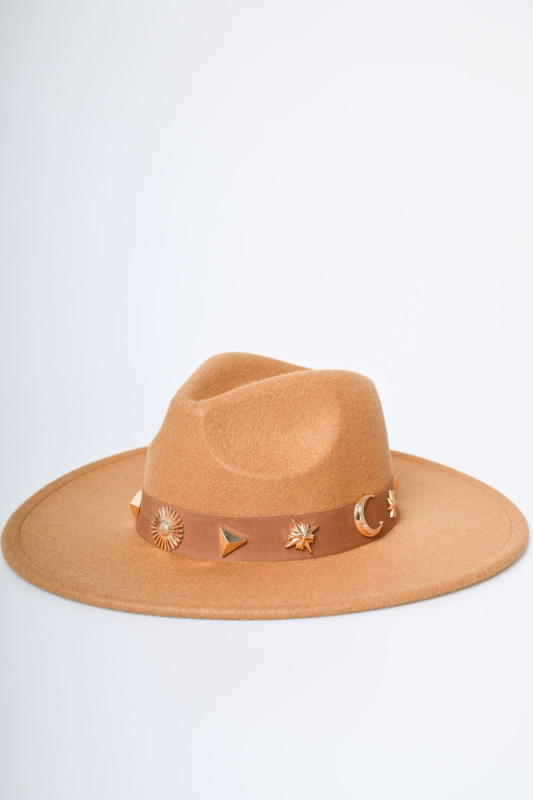 Cappello Fedora con nastro gioiello