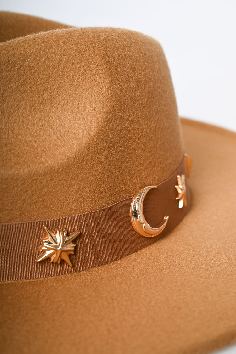 Cappello Fedora con nastro gioiello