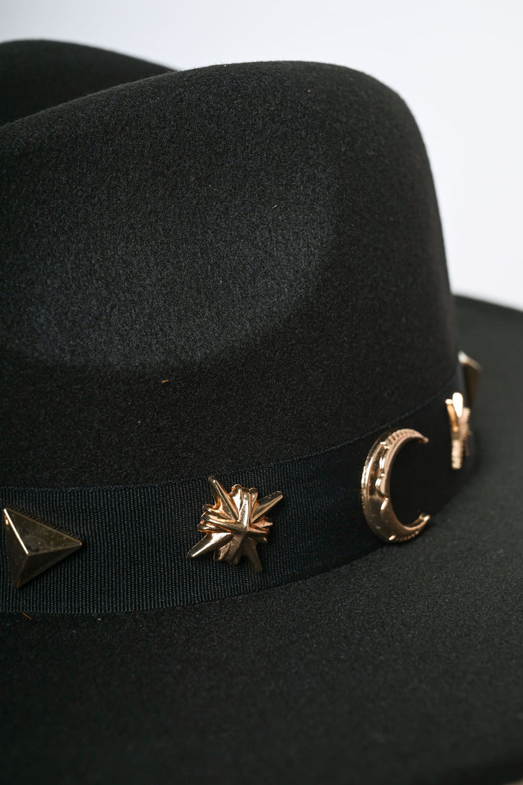 Cappello Fedora con nastro gioiello