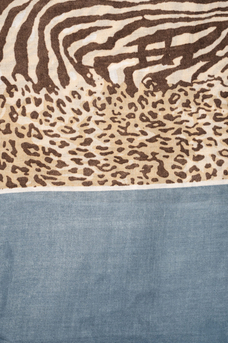 Sciarpa a stampa animalier e fascia blu denim