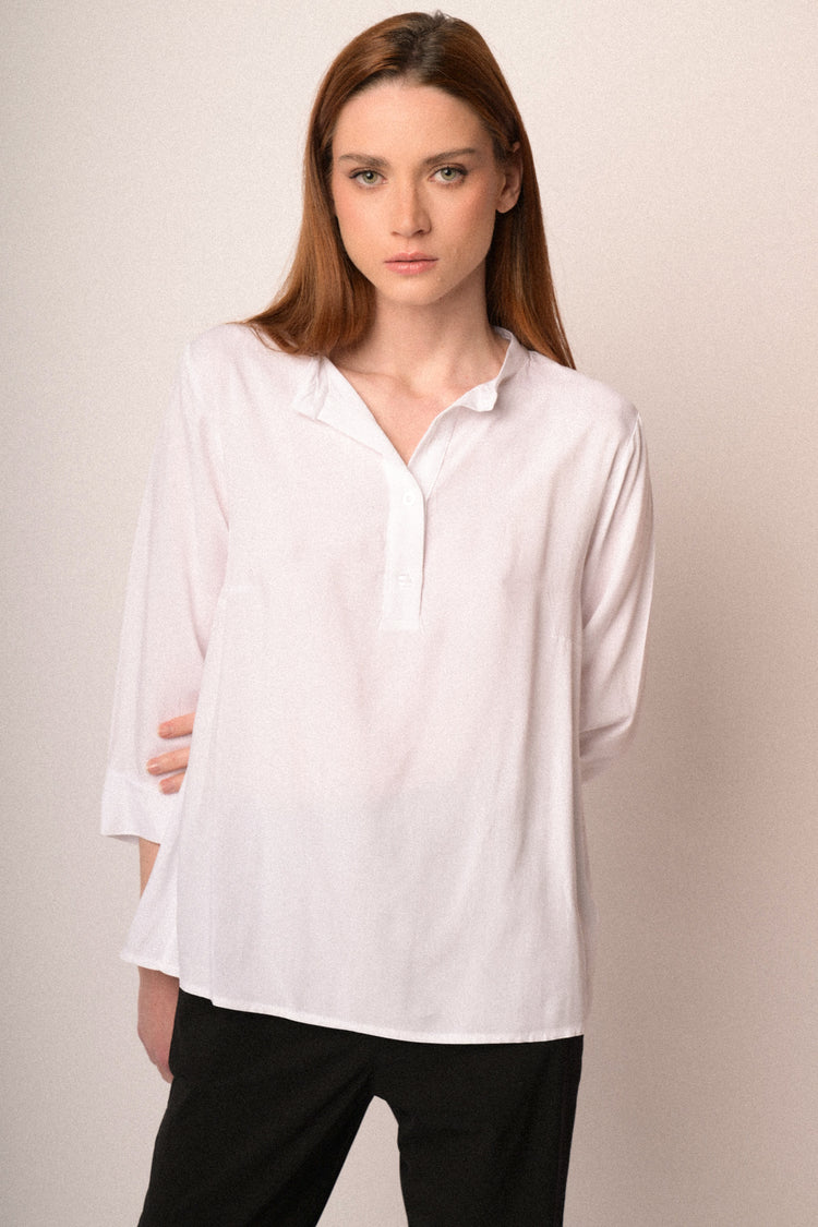 Blusa in viscosa bianca con scollo serafino