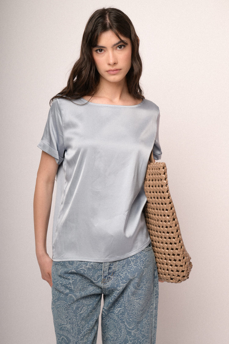 T-shirt in raso di viscosa azzurro polvere