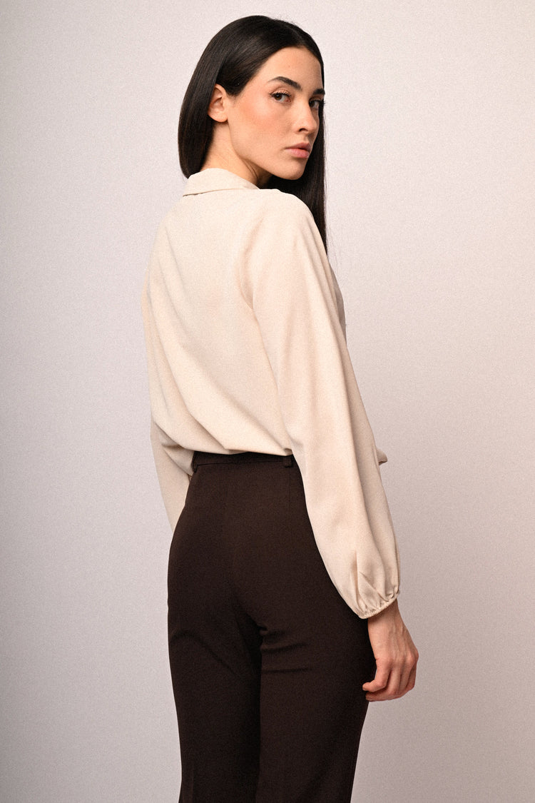 Camicia con bottone gioiello