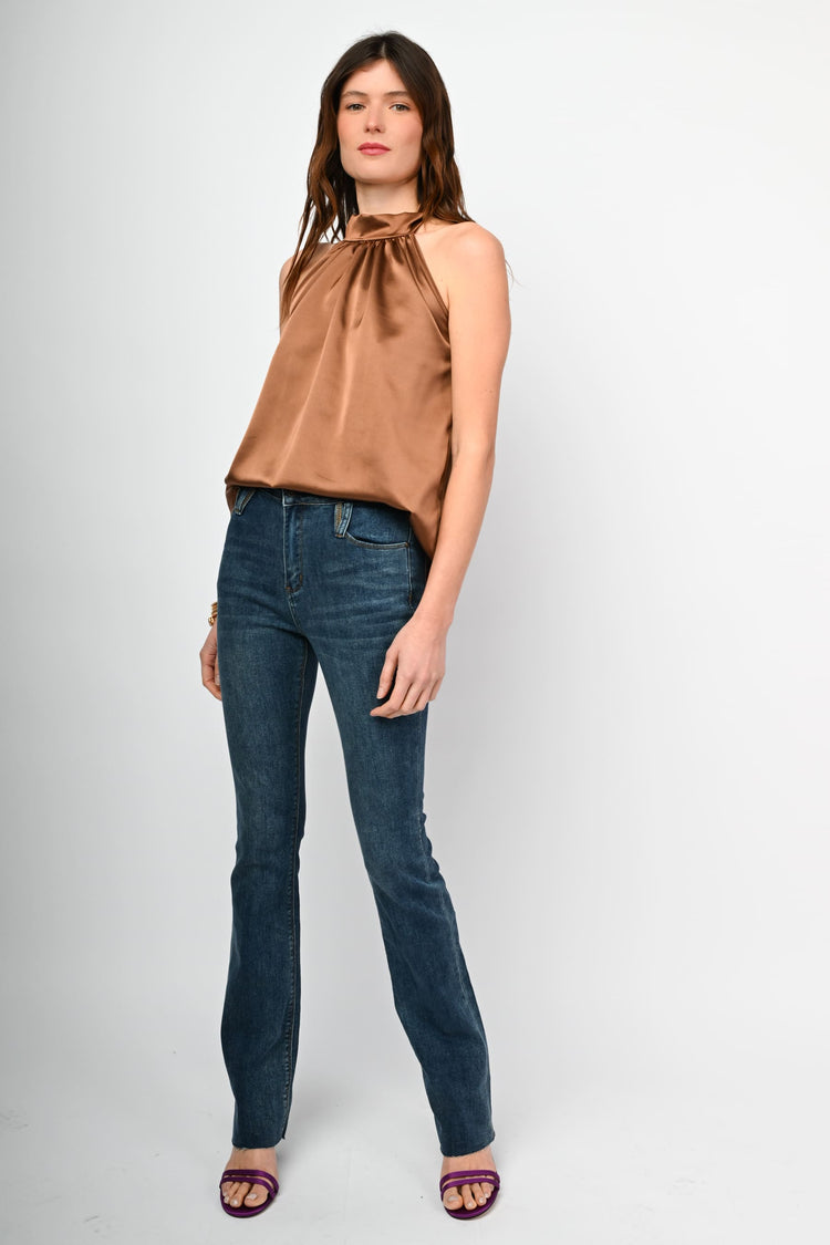 Jeans con vita sfrangiata
