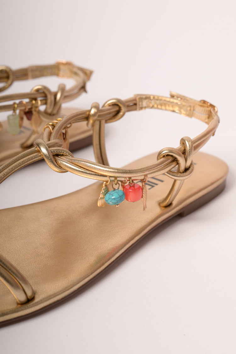 Sandali flat oro con pendenti decorativi