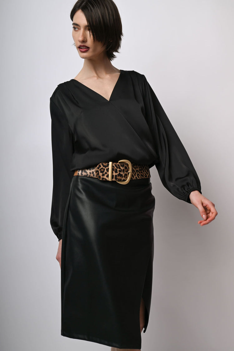 Blusa in raso con scollo incrociato
