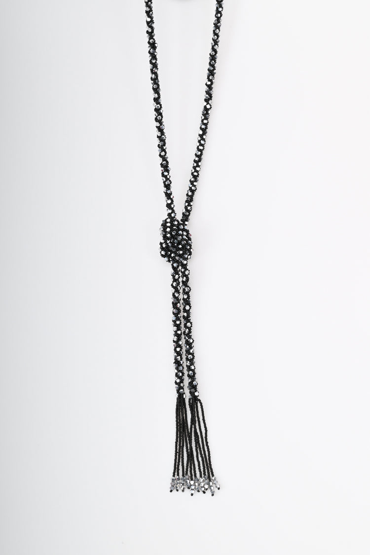 Collana lunga con nodo e frange