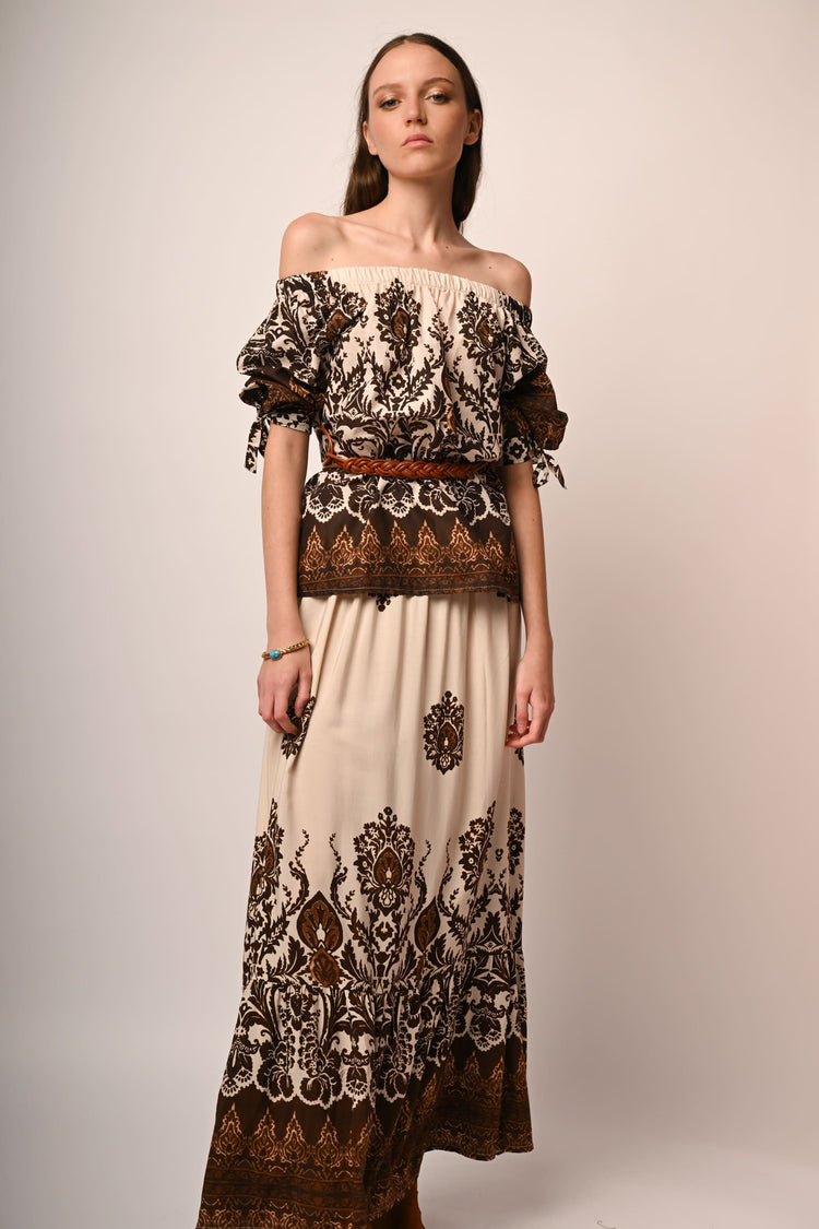Blusa a stampa etnica con spalle scoperte