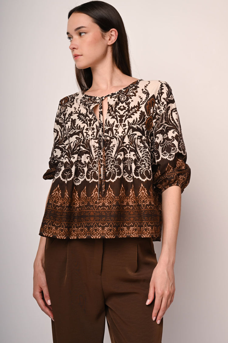 Blusa a stampa etnica con nastrini