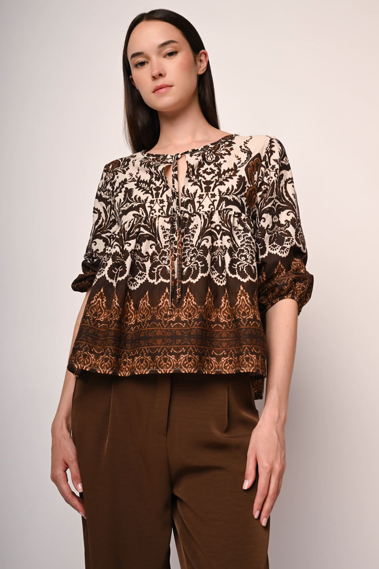 Blusa a stampa etnica con nastrini